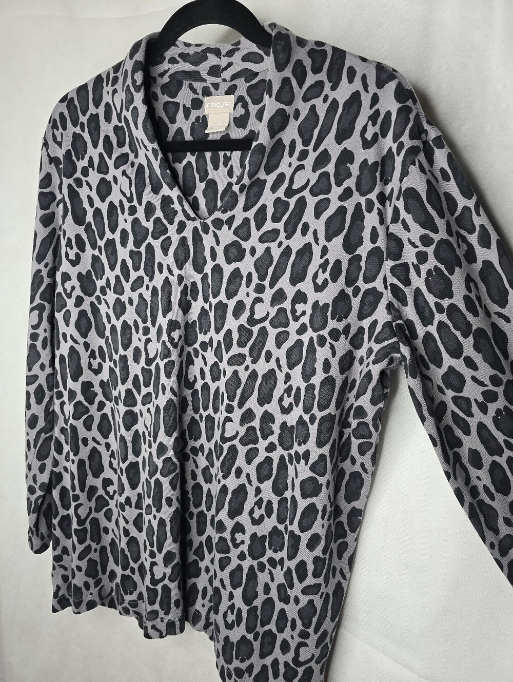 Chico's Leopard Tunic Top Gray Black Pima Cotton Long Sleeve V-neck Safari Chic